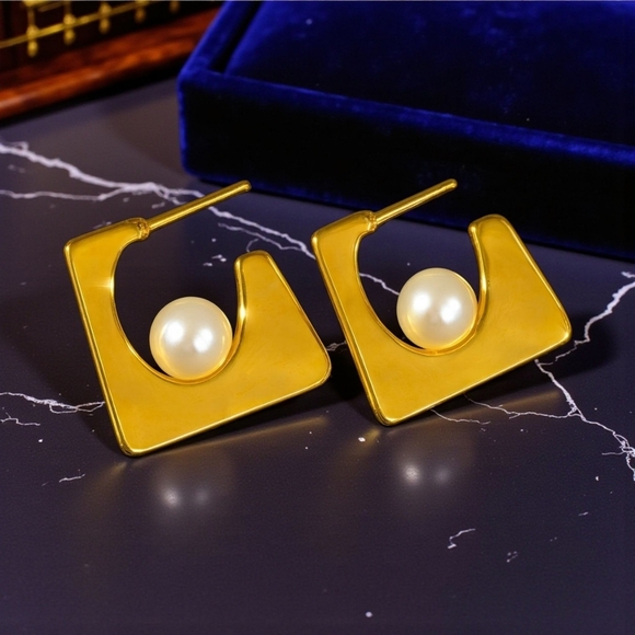 Elegant 18K Gold Plated Faux Pearl Necklace & Earrings Set Minimalist Design - Picture 5 of 10